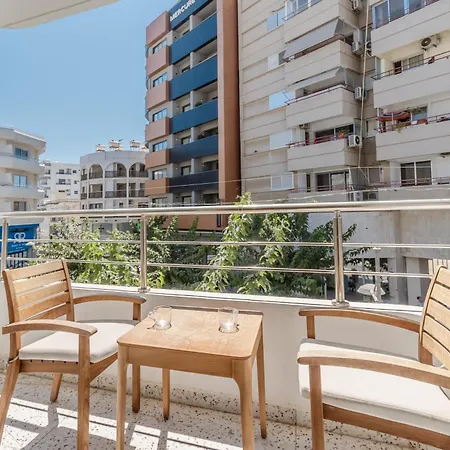 Apartment Earth Tones Beachside
